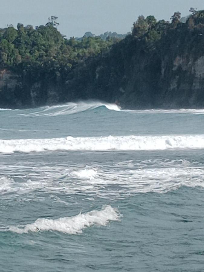 Rumah Nalu Surf Camp Krui Esterno foto