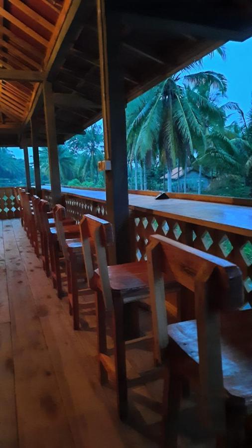 Rumah Nalu Surf Camp Krui Esterno foto