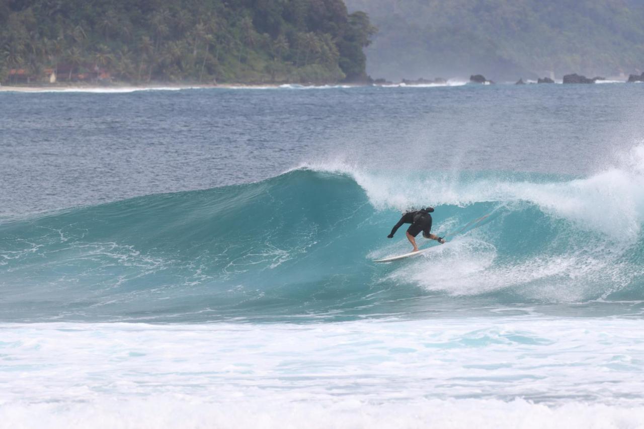 Rumah Nalu Surf Camp Krui Esterno foto