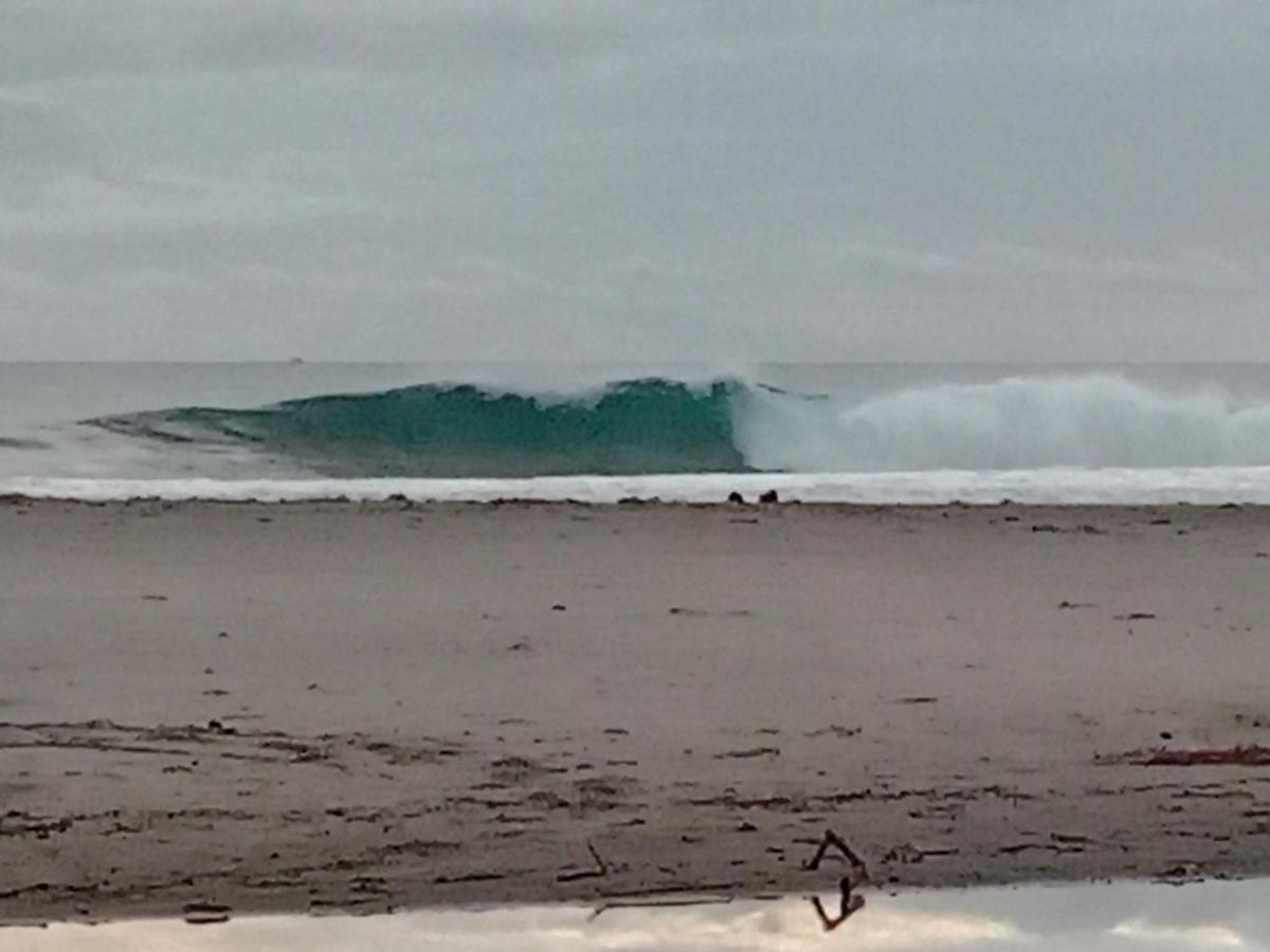 Rumah Nalu Surf Camp Krui Esterno foto