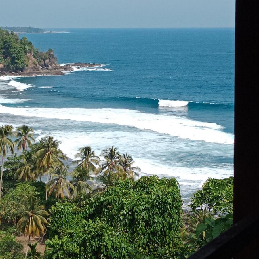 Rumah Nalu Surf Camp Krui Esterno foto
