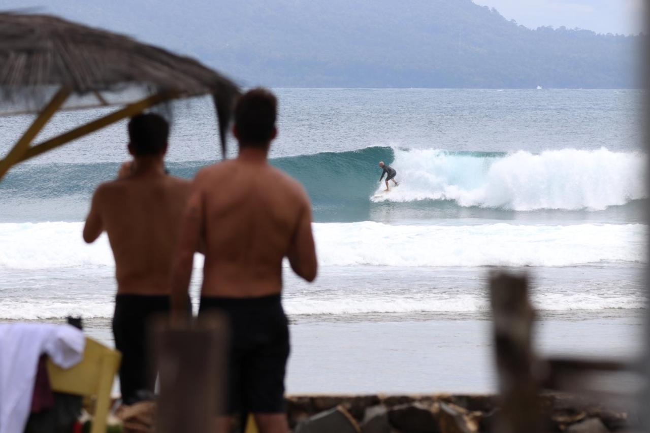 Rumah Nalu Surf Camp Krui Esterno foto