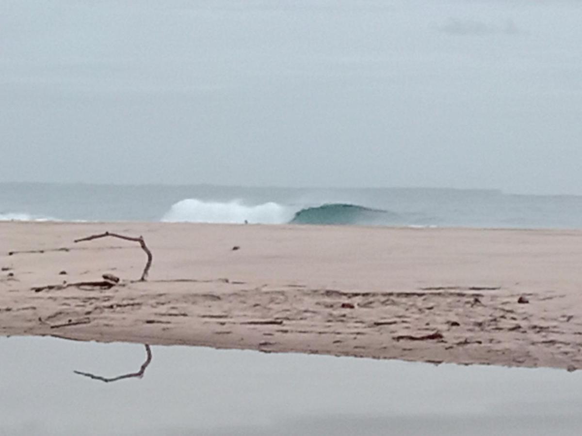 Rumah Nalu Surf Camp Krui Esterno foto