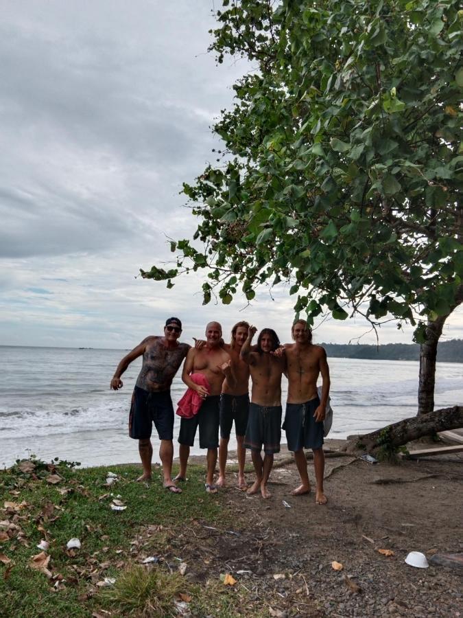 Rumah Nalu Surf Camp Krui Esterno foto