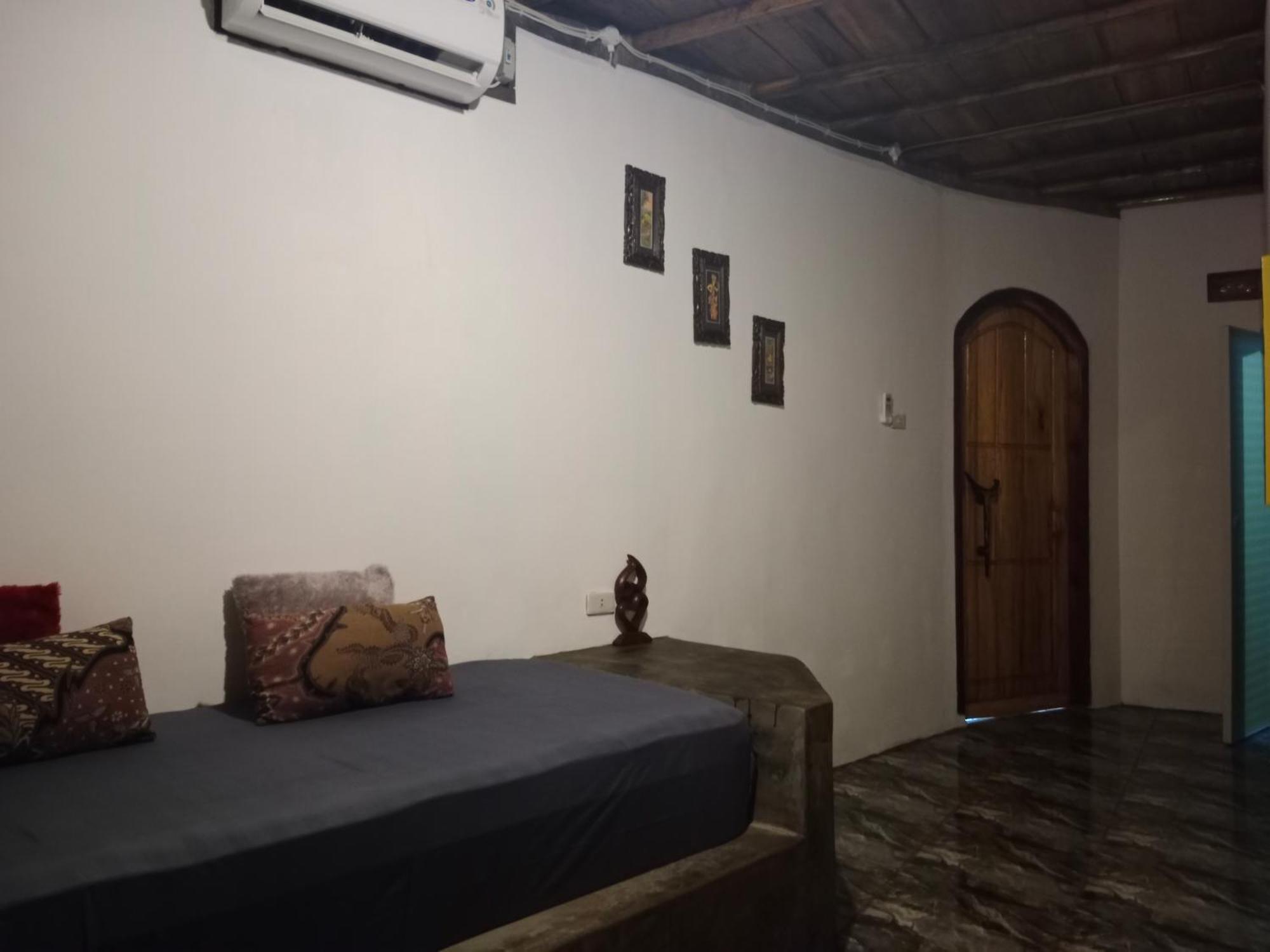 Rumah Nalu Surf Camp Krui Esterno foto