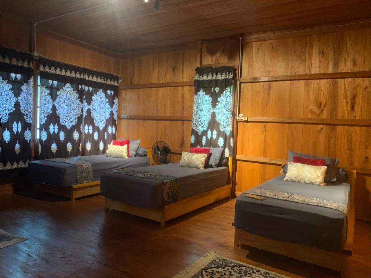 Rumah Nalu Surf Camp Krui Esterno foto